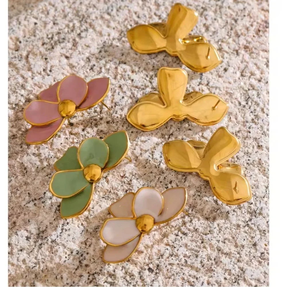 Petal Flower Cream Gold Earrings